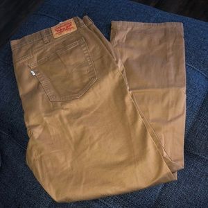 I’m selling some W40 L30 Levi’s